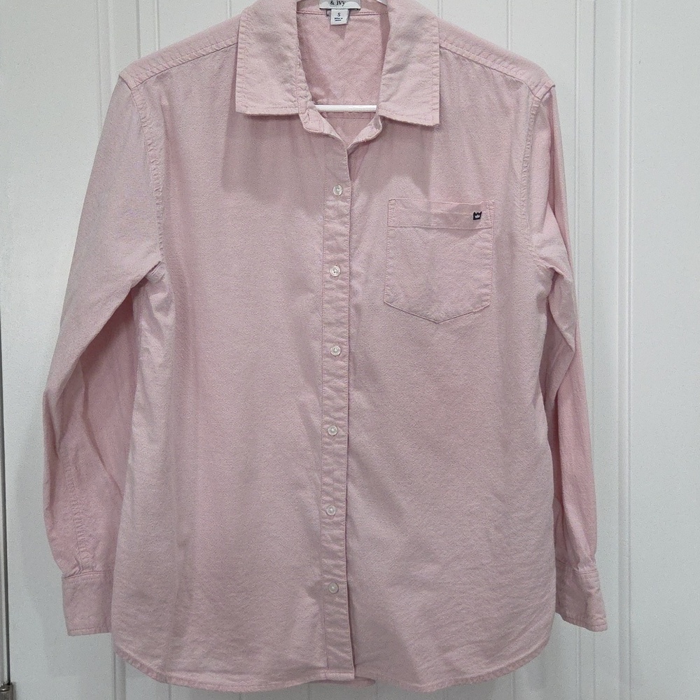 Crown & Ivy Women’s Pink Button Down Blouse sz Sm